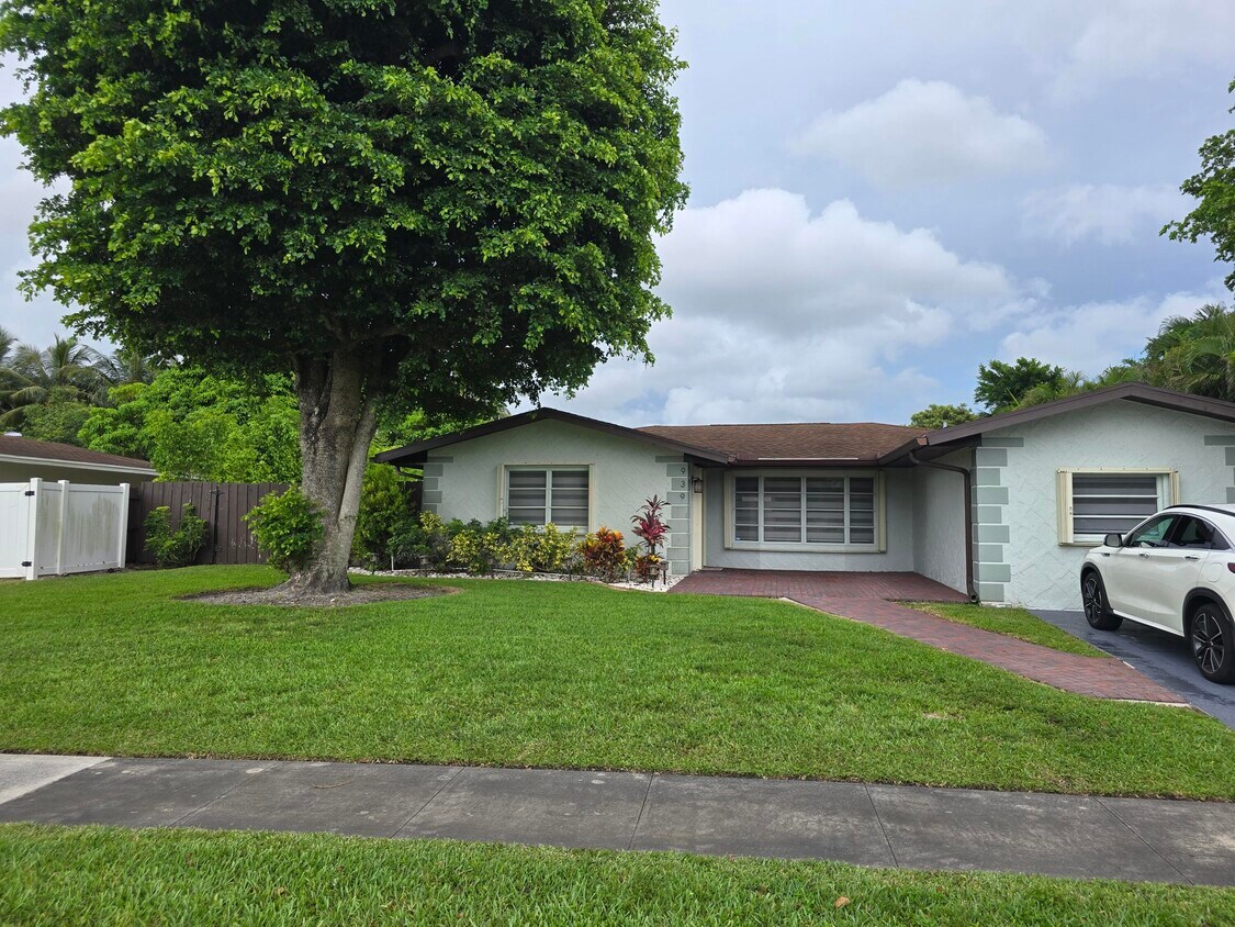 Foto principal - 939 Hibiscus Dr