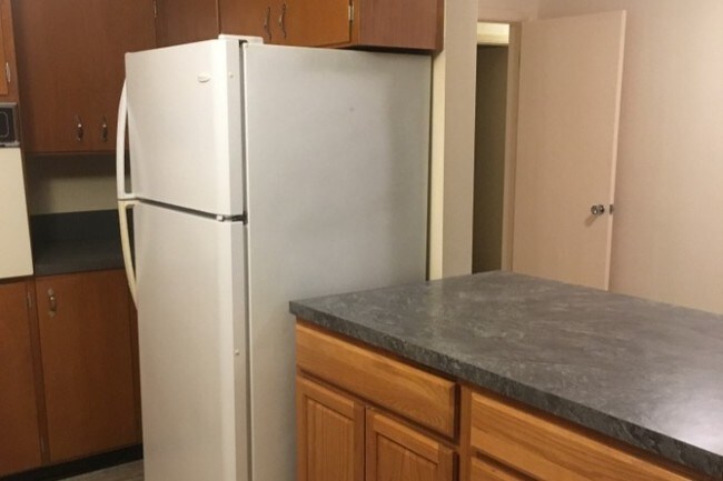 kitchen - 698 Avenue C SE