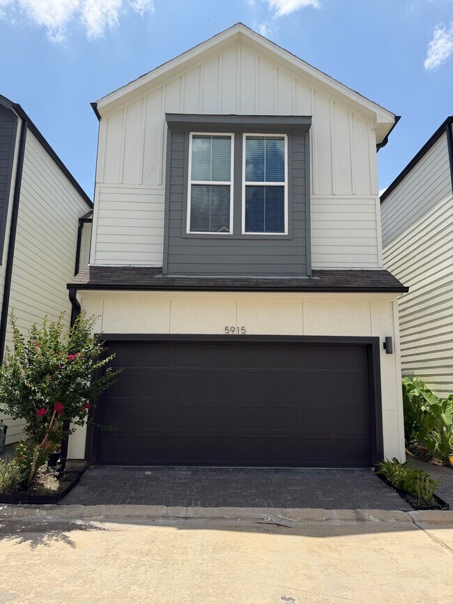 Building Photo - 5915 Haring Ln