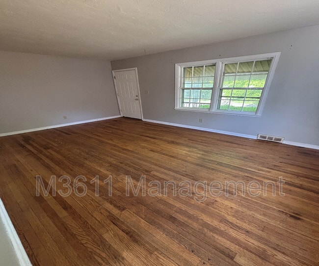 Building Photo - 840 S 49th St