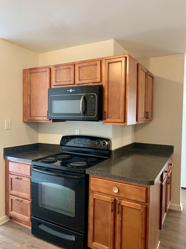 Building Photo - 3313 Terrier Lane (Hikes Point Area)