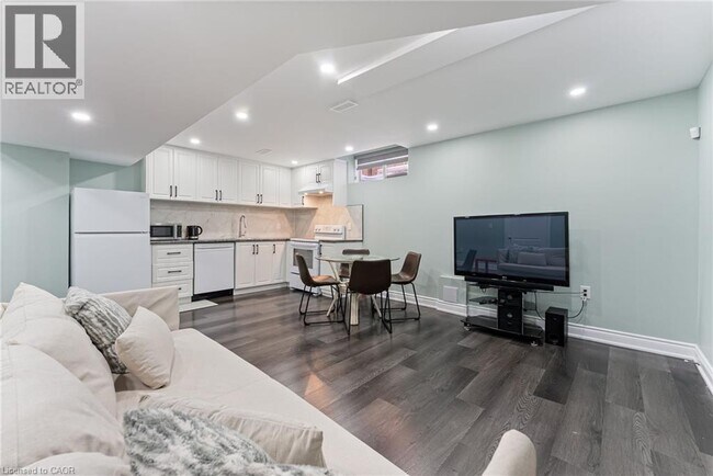 Building Photo - 183 Rockledge Dr