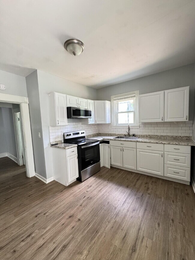Foto del edificio - ?? Spacious 3BR/2BA Home in Lafayette – Pet Friendly + Shared Laundry! ??