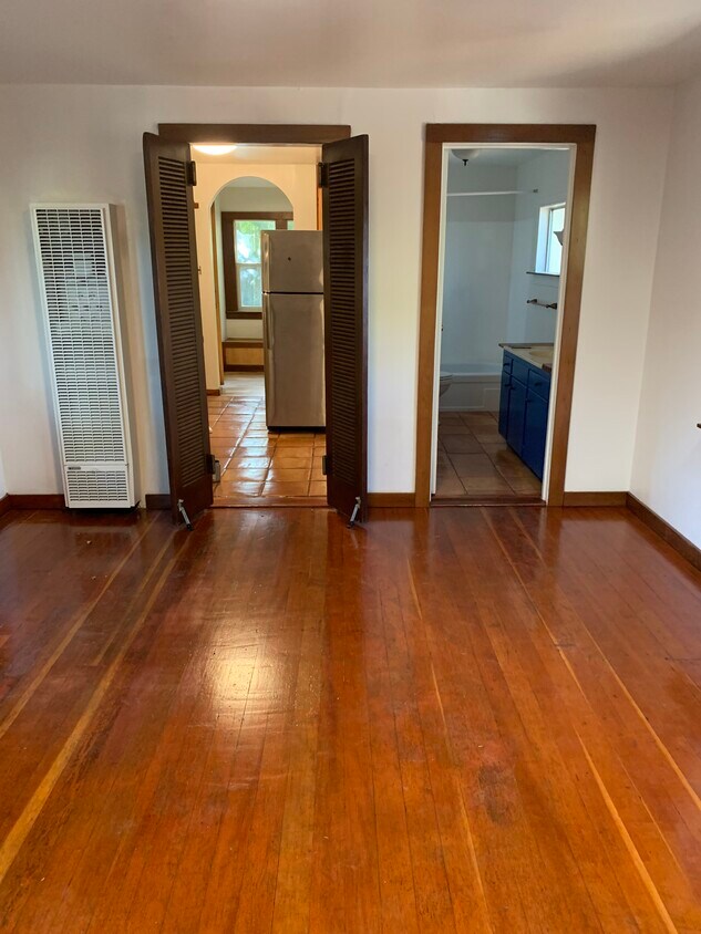 Foto principal - 18300 Clayton Ave