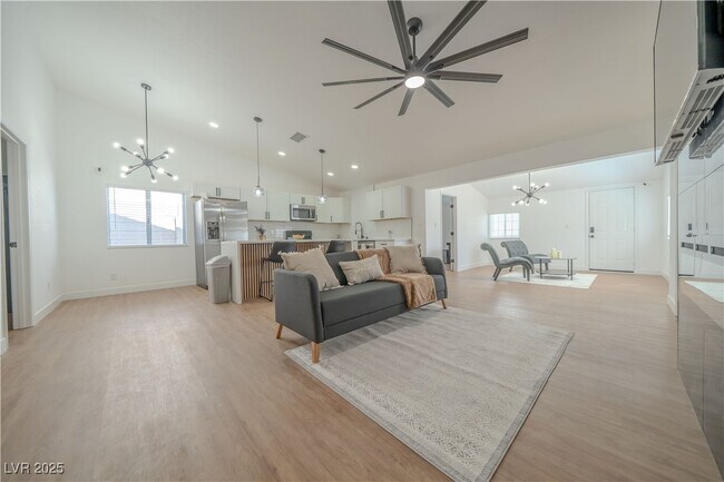 Foto del edificio - 1671 Sandalwood Ln