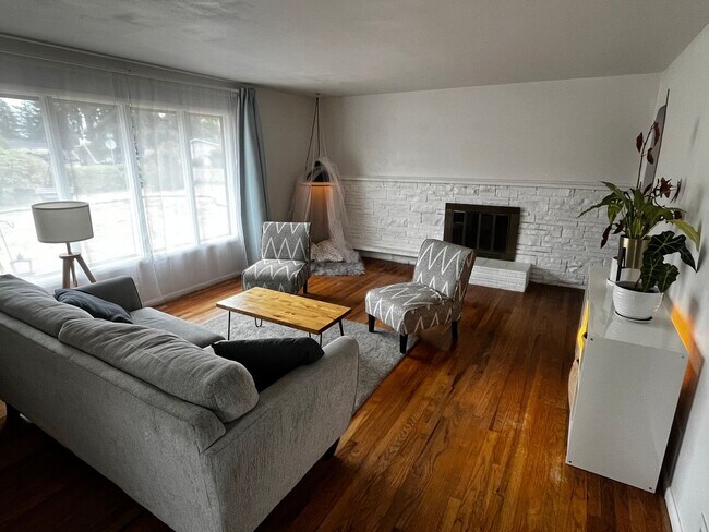 Foto del edificio - Beautiful 3 Bedroom Home in Lakewood!