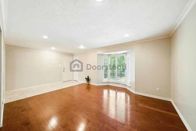 Building Photo - 6009 Sandhurst Ln