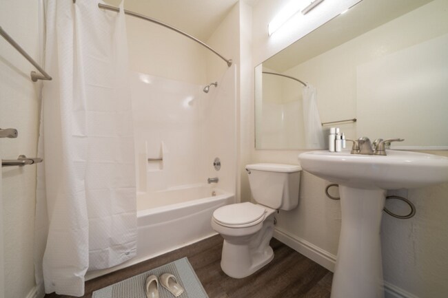 Foto del edificio - 1440 Oak Dr