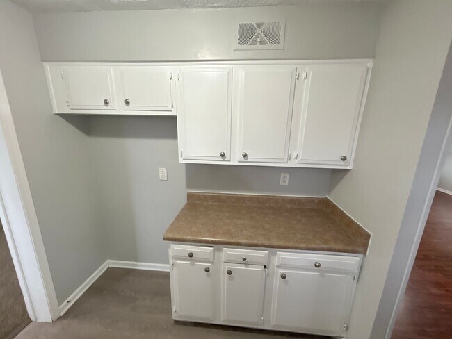 Foto del edificio - 5270 Algiers Dr