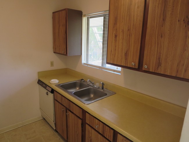 Building Photo - 407-411 Pendleton Pl