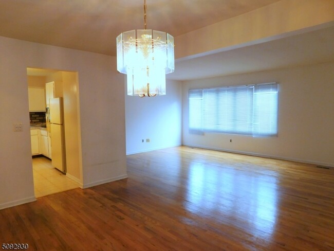 Foto del edificio - 33 Rosewood Terrace