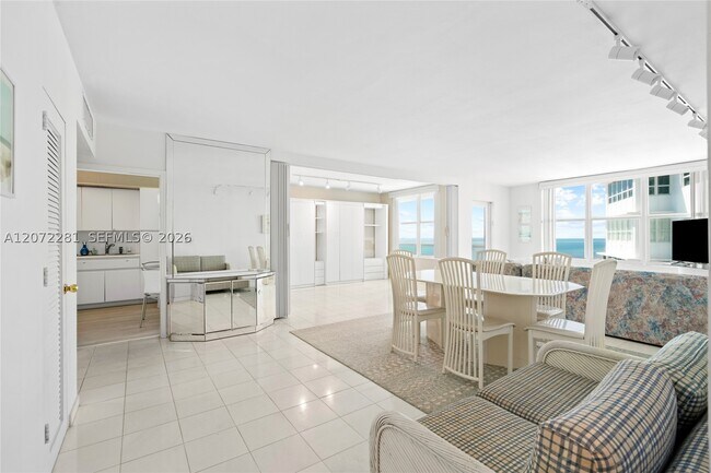 Foto del edificio - 5001 Collins Ave