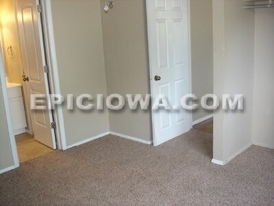 Foto del edificio - 1385 Meadowview Dr