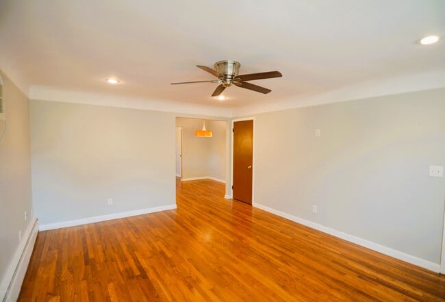 Building Photo - 5850 Robison Rd