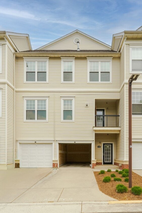 Rare 2BR 2BA 2 Level Condo With Garage - Rare 2BR 2BA 2 Level Condo With Garage