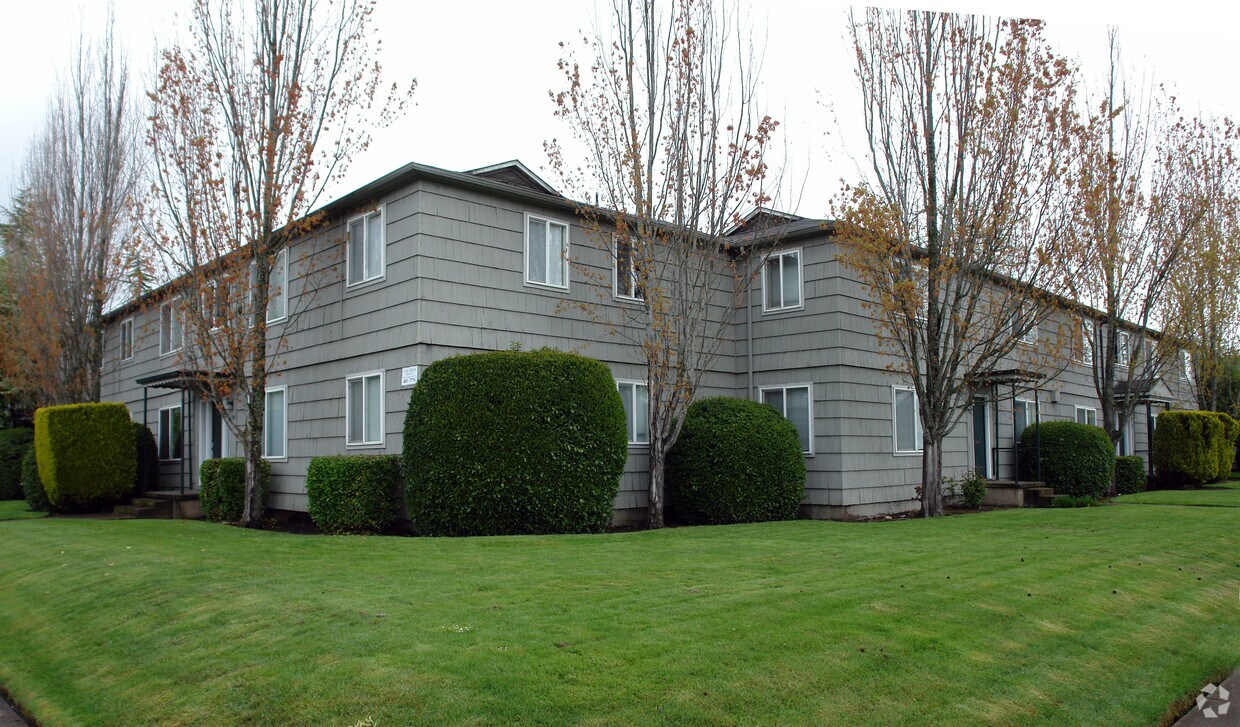 Primary Photo - University Manor South