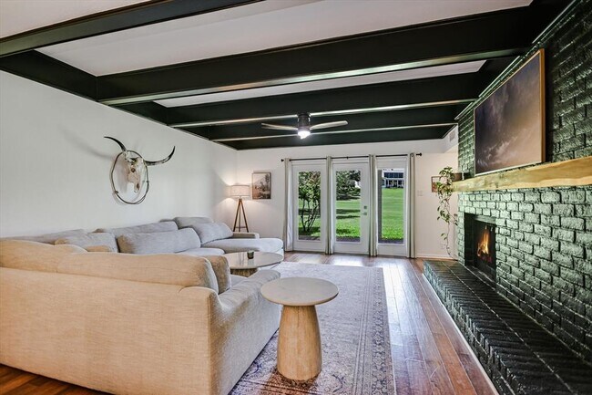 Building Photo - 11125 Pinehurst Dr