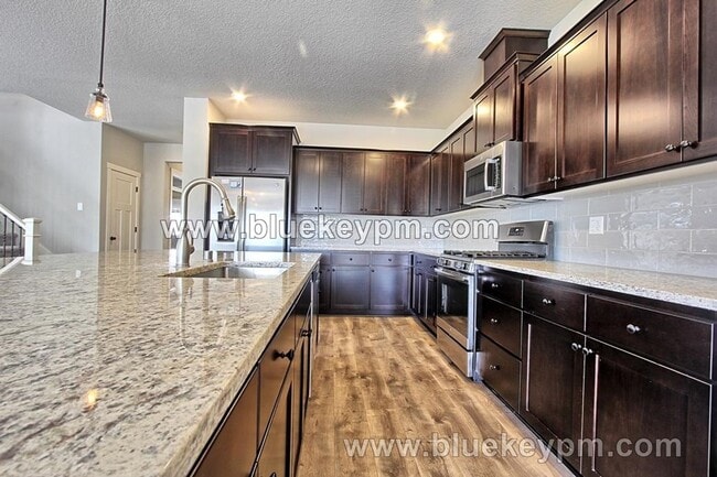 Building Photo - 5 bed  3 bath  near Frontier Middle and Pi...