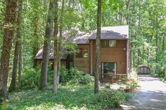 Photo - Spacious 3-Bedroom Home on Private Lot in ...