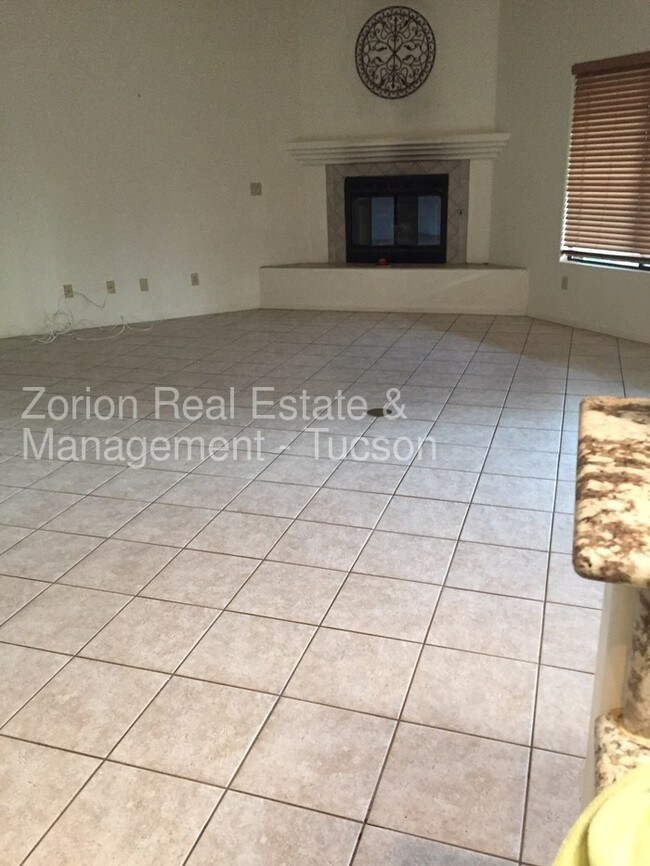 Building Photo - 10985 E. Tanque Verde Road