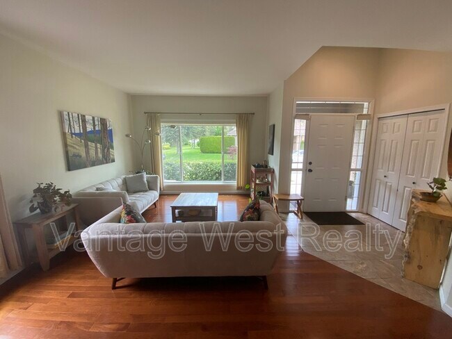 Photo du bâtiment - 445-445 Yates Rd