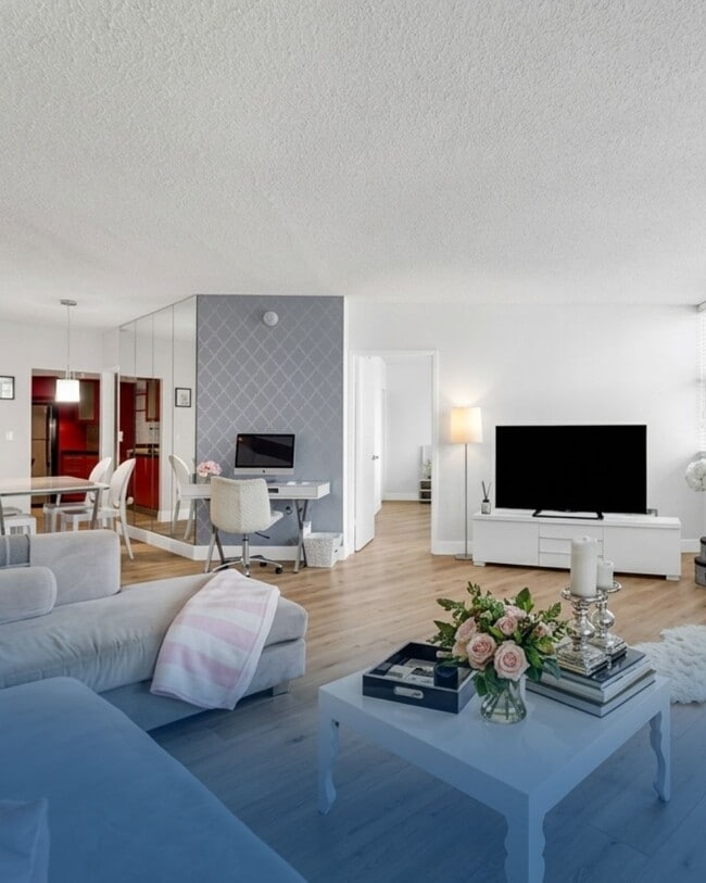 Building Photo - 801 Brickell Bay Dr