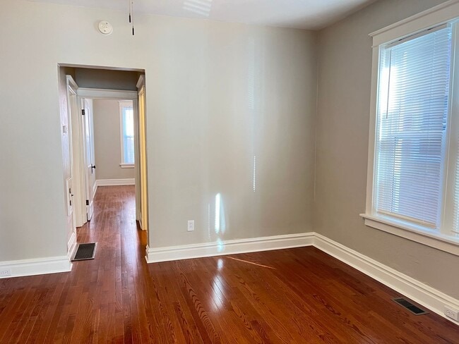 Building Photo - Newly Updated Two-Bedroom in Tower Grove South