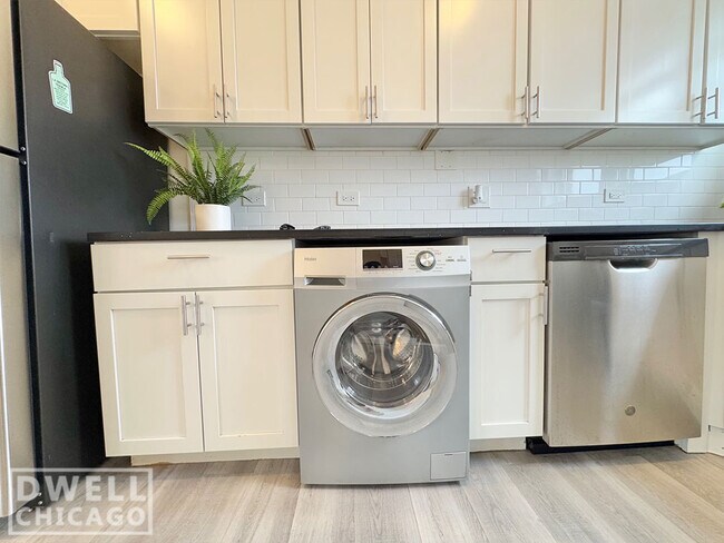 Foto del edificio - 3816 N Greenview Ave