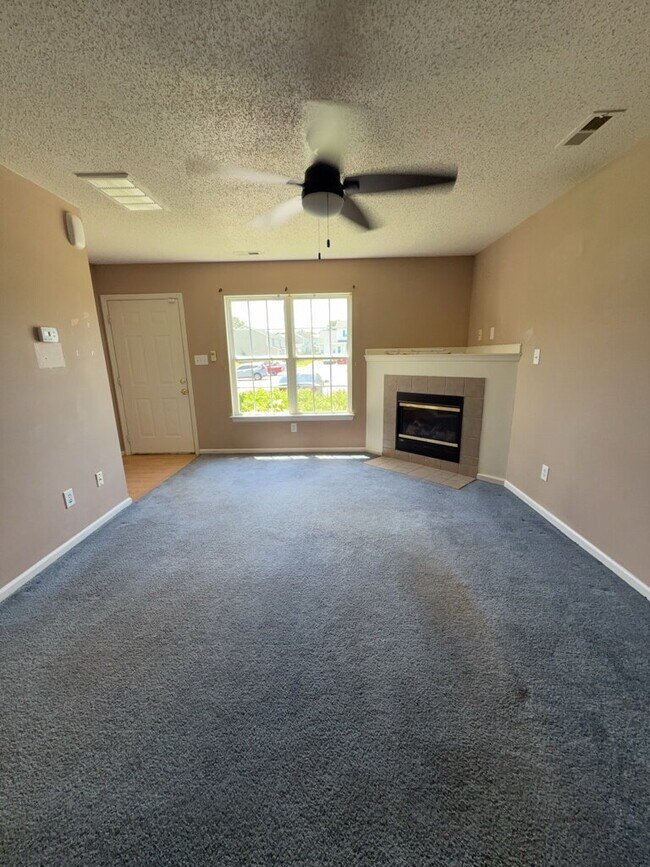 Foto del edificio - 111 Fairwood Ct