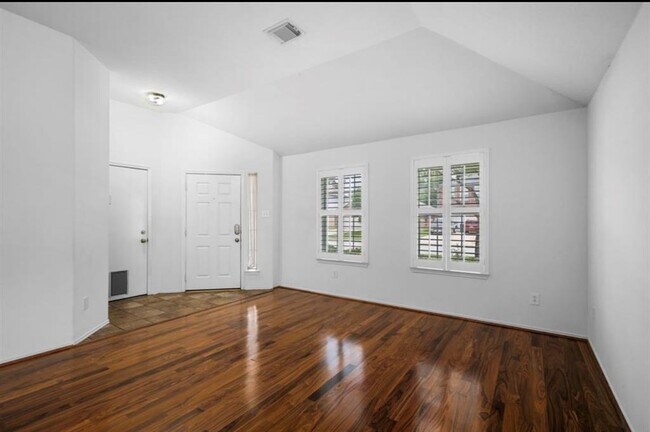 Building Photo - 17627 Memorial Falls Dr