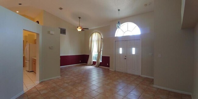 Foto del edificio - 1059 Sweet Briar Pl