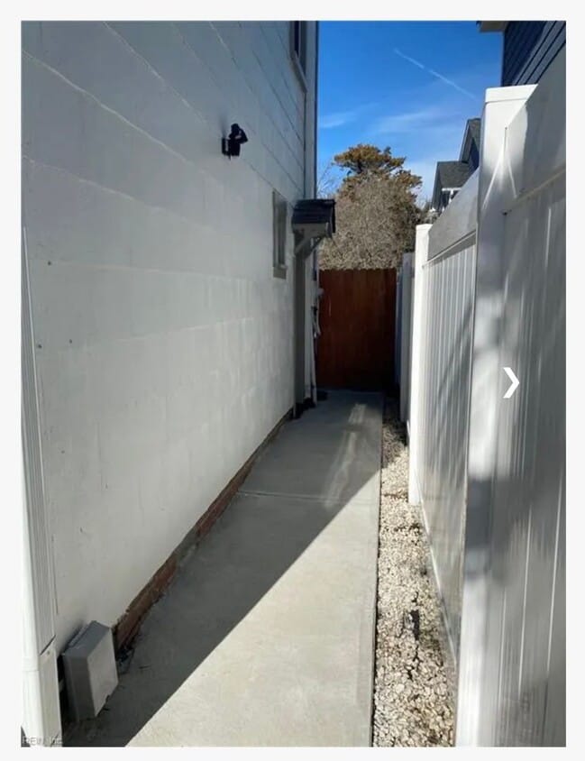 Building Photo - 1 Bedroom Studio Apartment