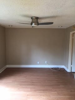 Building Photo - 139 Lakeside Villa