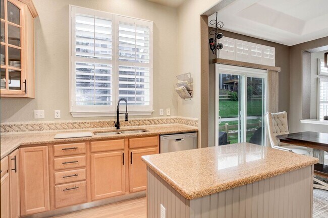 Building Photo - 3070 Redhaven Way