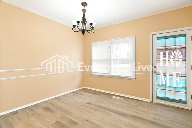 Foto del edificio - 6731 Remington Cir