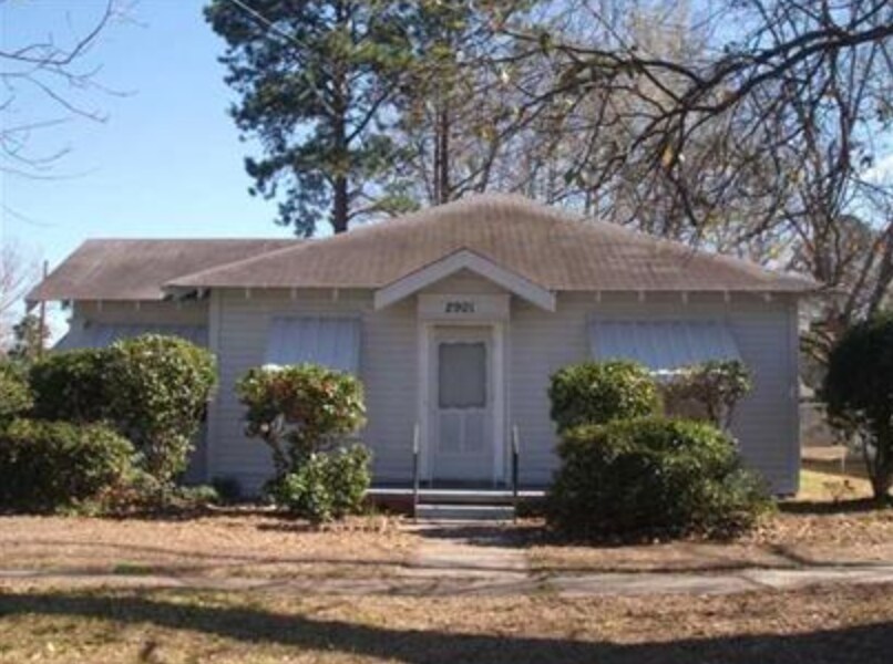 Primary Photo - 2901 Gordon Ave