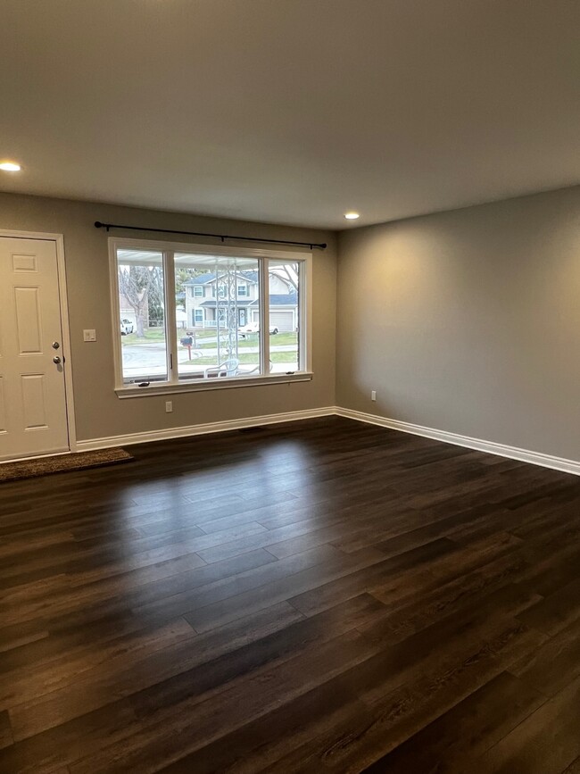 Building Photo - 5257 Spinning Wheel Ct