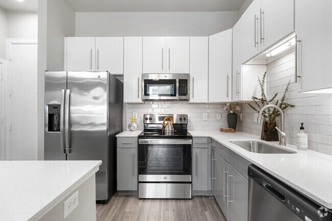 1 habitación, 1 baño - 733 pies cuadrados - Cocina - SYNC Med Center