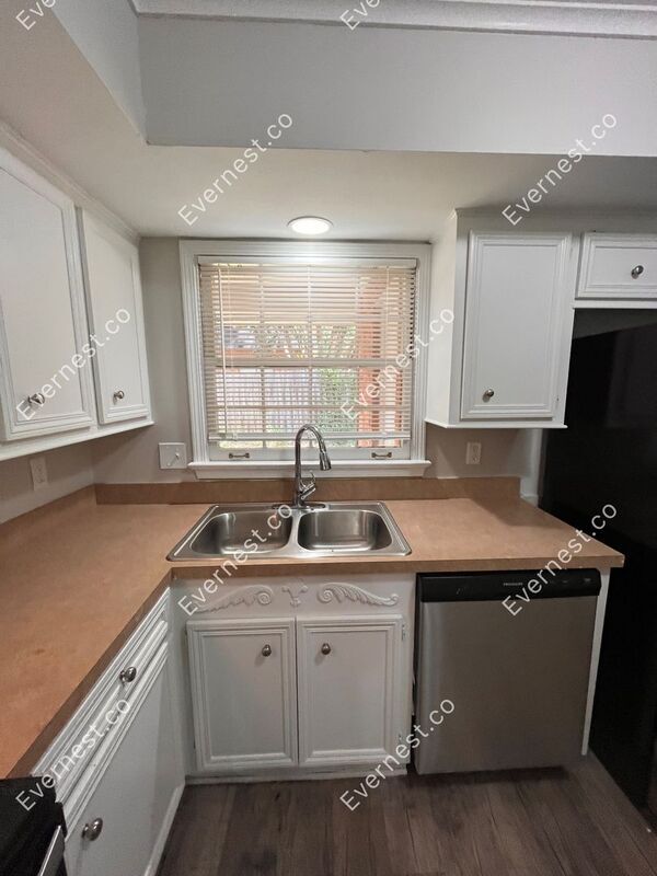 Foto del edificio - 2312 River Oaks Blvd