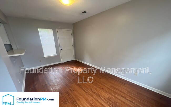 Building Photo - 671 Echles St