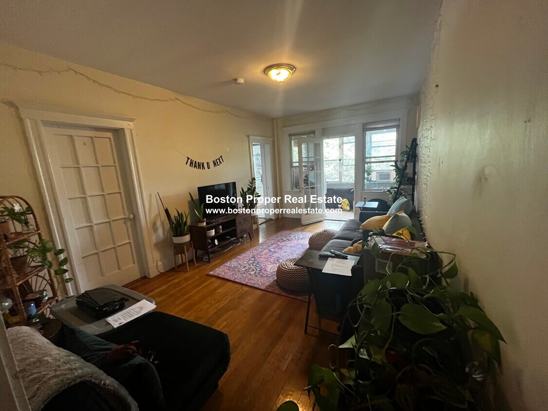 Primary Photo - 19 Melvin Ave