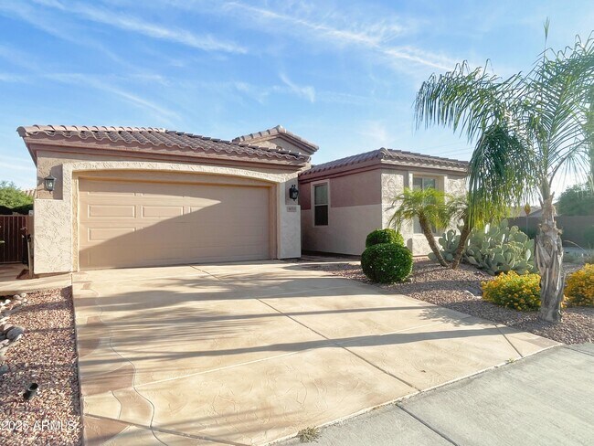 Foto del edificio - 4015 E Sourwood Dr