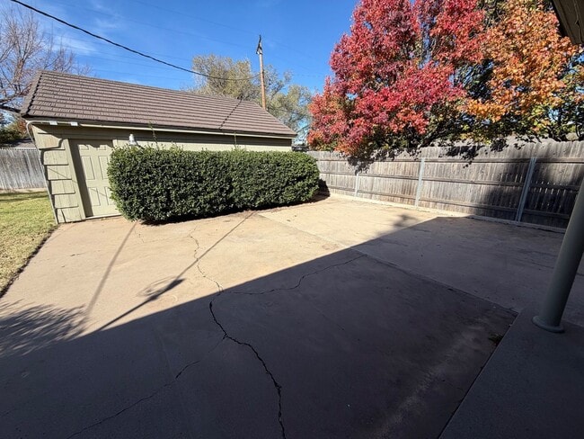 Building Photo - 3500 Patterson Dr