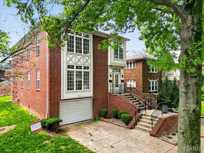 Building Photo - Welcome home to this bright and inviting 2-bedroom, 2-bathroom apartment on the second floor at 7...