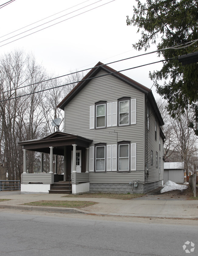 Building Photo - 31 E Pine St