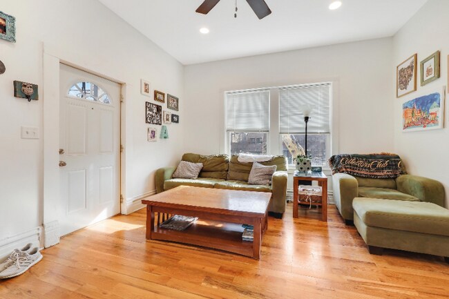 Foto del edificio - 1148 W Belmont Ave