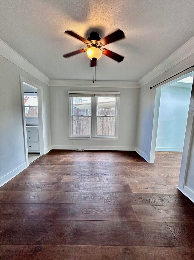 Living room - 1613 6th Ave