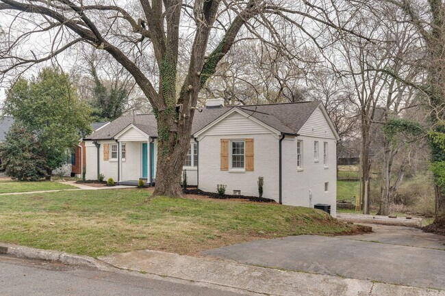 Building Photo - 4 Bedroom, 3 Bath Home w/  1 Car Garage