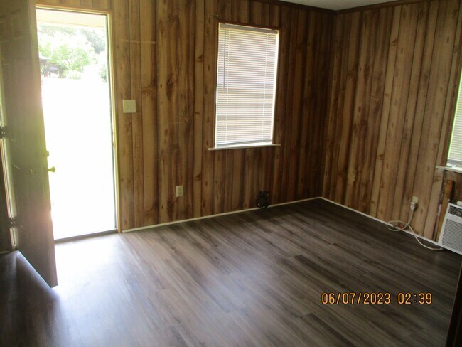 Foto del edificio - 1706 Hoover St