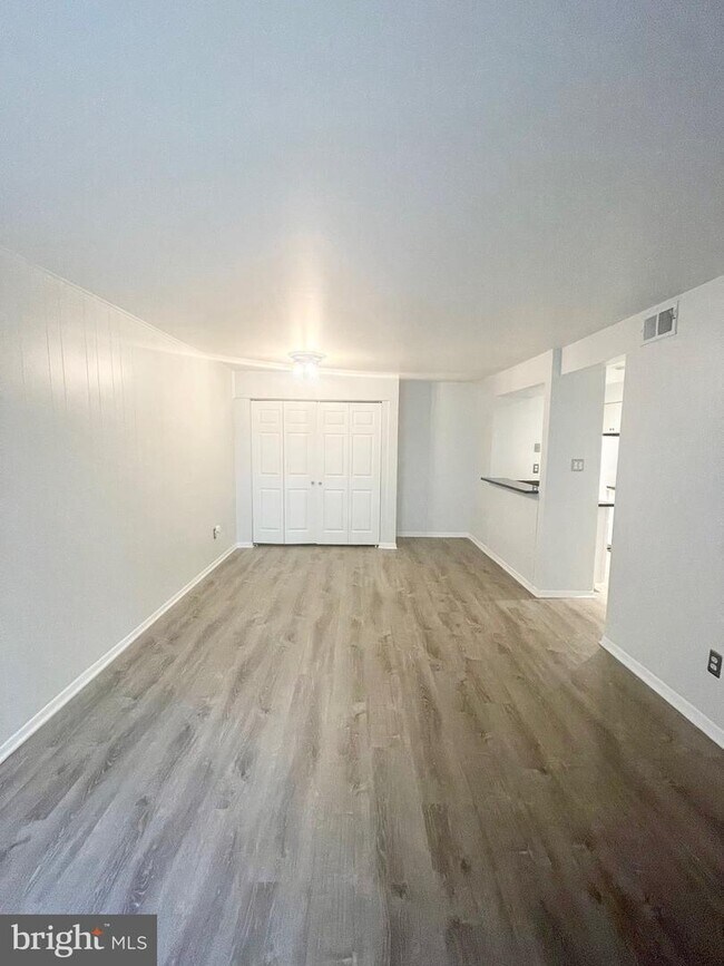Building Photo - 8511 Barrington Ct